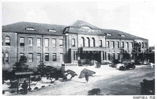 1924년 신축된 총독부의원 외래진료소