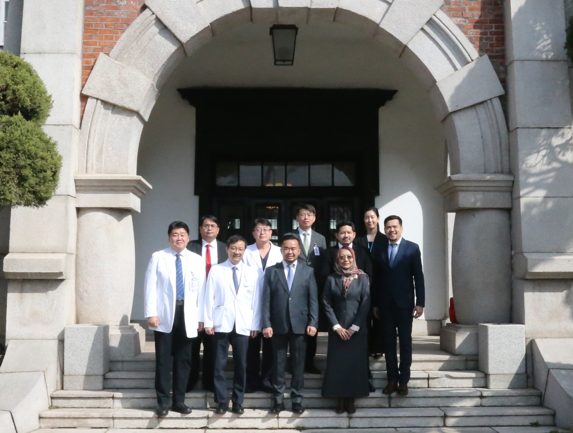 서울대병원-인니 파트마와티 국립병원 관계자 단체사진