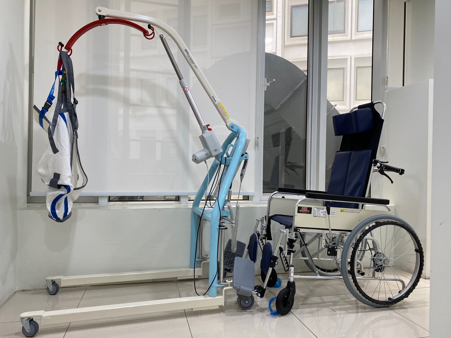 이동식 전동리프트 및 특수 휠체어 