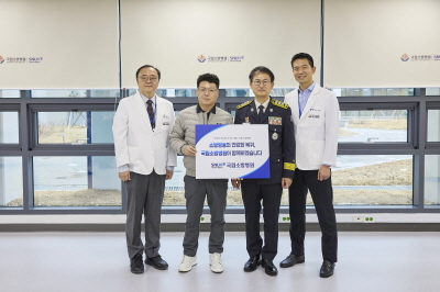 [사진 왼쪽부터] 곽영호 국립소방병원장, 김홍걸 소방공무원, 김승룡 소방청 차장, 국립소방병원 재활의학과 전인표 교수