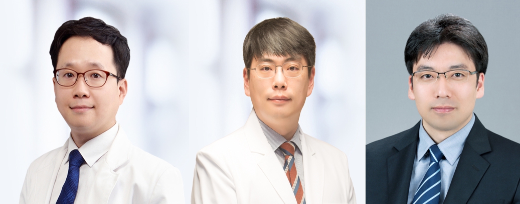 [사진 왼쪽부터] 서울대병원 임상유전체의학과 문장섭&middot;이승복 교수, 서울의대 생화학교실 배상수 교수